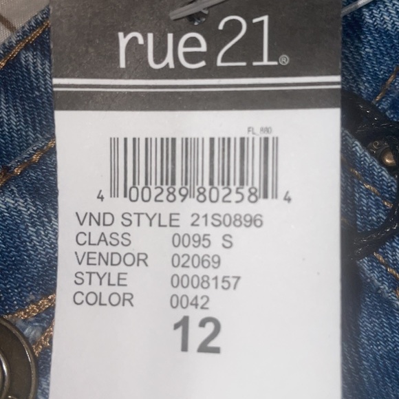 Rue 22 Midi Shorts - Picture 3 of 3